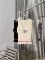 新款！最新Ch 25New 小鱼针织背心。颜色：白、黑。尺码：Sml。