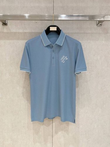 lv 商务休闲通勤款,渠道精品唯美主义的英式裁剪艺术尽显男士魅力风采. 25春夏 专属标识Polo衫短袖T恤 经典的翻领裁剪工艺从未停止.既不单调也不复杂,匠心