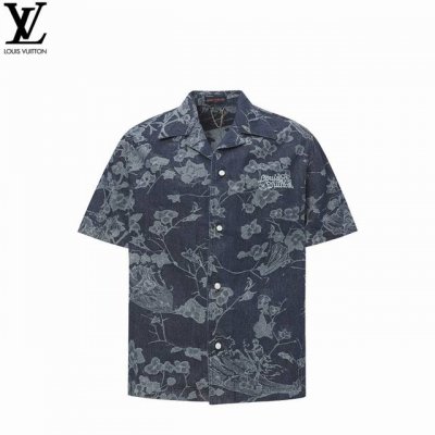 Louis Vuitton 路易威登 热带冲浪提花牛仔外套 这次的丹宁印花套装，充满了青春活力与不羁个性。蓝色与白色的碰撞，仿佛将夏日的海风与白云穿在了身上，清
