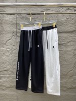 迪桑特春夏25Ss休闲裤金典再次出现，原单订制高品质时尚休闲裤。超级百搭款。独家定制面料，挺阔有型，贴身舒适。原版定制专柜最新五金辅料。超靓版型、上身显腿修长，