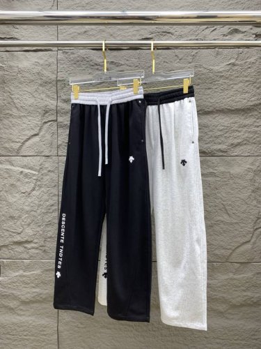 迪桑特春夏25Ss休闲裤金典再次出现，原单订制高品质时尚休闲裤。超级百搭款。独家定制面料，挺阔有型，贴身舒适。原版定制专柜最新五金辅料。超靓版型、上身显腿修长，