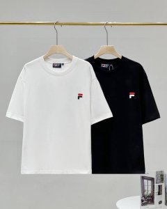 100包邮 【Fila斐乐多拼Logo经典款印花休闲宽松情侣款 短袖T恤】 款号：C338 颜色: 黑色 白色 细节版本一比一复刻 重磅专柜最新款！走一波！绝对