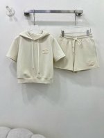 Chan*L 25春夏最新系列套装 连帽抽绳胸前字母Logo刺绣短裤套装 人人都能驾驭Ins风潮人 短袖上衣+短裤套装 定制五金 复古时髦运动风 火爆Ins的精