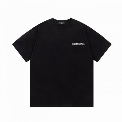 Balenciaga 巴黎世家前后字母短袖， 品质升级，精致做工，手感柔软，充满了复古工艺还拥有厚实的手感，标志性的图标，独有的辨识度。高克重纯棉质感一流！男女
