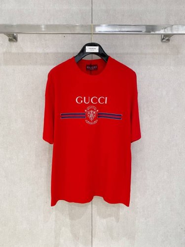 gucci 古奇 大爆款 2025春夏新款首发专柜最新款短袖圆领T恤 高端订制 设计前卫时尚！品牌Logo重工艺设计 高端定制面料.手感柔软.穿着舒适.专柜级别