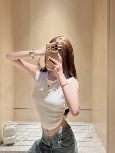 chanel香奈儿小香手缝定制双C露背绑带针织背心 款号：25670104590 颜色：白色 黑色 尺码：均码 80-125斤