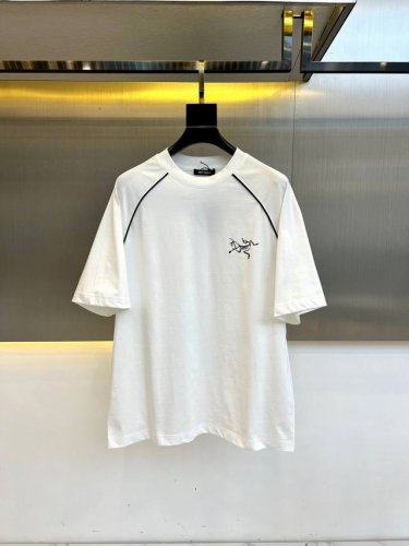 Arcteryx 始祖鸟、25Fw新品插肩刺绣Logo短袖T恤，甄选客供定纯棉精心制作而成，排汗透气性极佳，着身舒爽不闷热，属于百搭宜人的夏日首选单品！经典配色