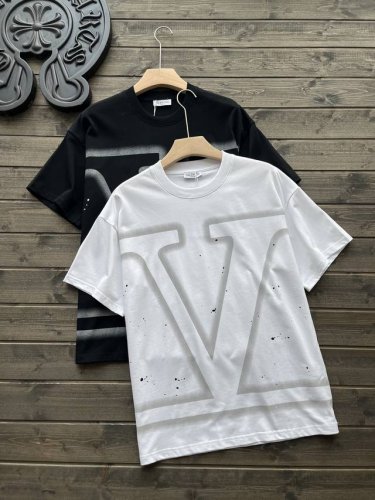 华伦天奴 Valention 2025新款 胸前点缀大Vlogo标识短袖T恤 高版本高品质原版面料 网红明星同款 定制32支双纱260克重棉 经典Logo标识印