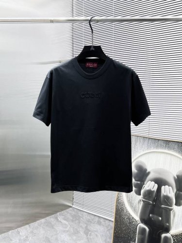 古奇 Gucci 2025Ss新款 半袖 体恤 短袖 圆领T恤，高端版本！专柜定制面料 透气舒适度高，细节无可挑剔，品牌元素设计理念，体现高品质。手感细腻柔软！