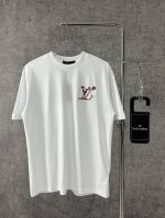 Y150S250Louis Vuitton 路易威登 2025新款短袖T恤圆领男女同款 这款路易威登Monogram花卉T恤将奢华与俏皮的优雅完美融合 采用高品