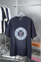 LV 路易 25Ss早春新款 立体厚版Lv 短袖 轻奢主义 男女日常通勤穿搭必备单品 正确版本 欢迎对比 详细特征 320克100% 纯棉双纱汗布面料 同缸定染