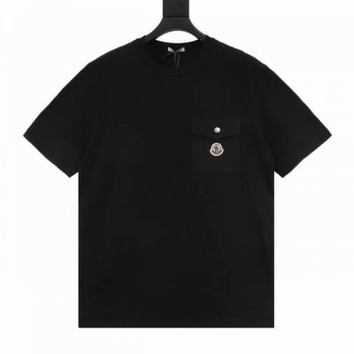 moncler蒙口Mc 标识口袋徽标短袖T恤 定制水韵摩尔平纹织锦 模版机开袋 预设的模板来指导开袋的位置 形状和大小 精确性确保了开袋效果质量 面料都经过浇洗