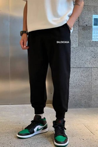 balenciaga巴黎世家春季超百搭经典小标春季超百搭运动螺纹运动卫裤束脚裤收脚裤休闲裤 ｜无敌版型｜｜男女同款｜ 面料采用超高品质华棉 最大的优点就是亲肤性