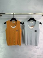 Miu*新款针织背心 两件套设计 适合夏季穿搭 橙色和蓝色两款 经典百搭 适合多种场合 2色3码Sml T226B
