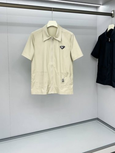 P普家25Ss夏季新品时尚潮流短袖外套，百搭上身效果。一营造欧美雅致运动风尚，超级百搭超级耐看的绝佳春季炸街延续了往年的经典爆款设计 相当的经典耐看，其搭配性能
