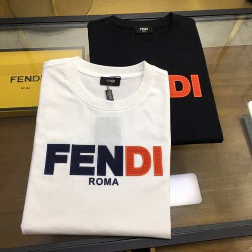 新品上市 Fend 2025Ss夏季新款刺绣Logo圆领短袖T恤！专柜同步，每一件都是纯手工画制而成. 个性艺术系列全网独家首发 百搭款细节处理完美240克纯棉