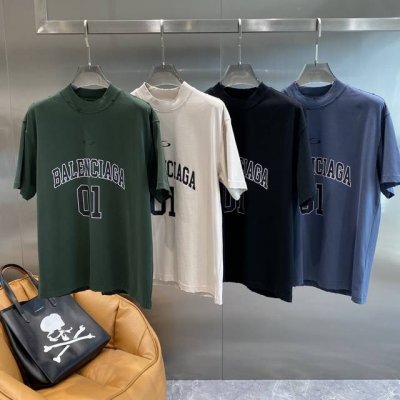 巴黎家 巴黎世家T恤 超经典，胸前白色的“Balenciaga 01”字样，设计简约又不失潮流感 面料柔软亲肤，宽松版 M-3Xl 隔天