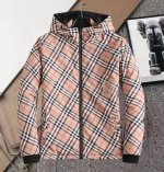 P620 巴宝莉 三标齐全 新款棉服加棉加厚夹克外套，秀场新品品相非常完美，舒适保暖，色泽饱满诱人，非常出彩的设计，轻松将时髦感进阶，做工极为考究严谨，走线工整