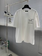 arcteryx始祖鸟 2025夏季Aw新品，时尚休闲圆领短袖T恤，专柜同步有售，原单狠货，进口原版面料，工艺极度复杂，视觉相当雅致时髦，高贵而优雅，从主体面料
