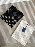 P230 Louisvuitt*路易*登 2025春夏全新系列单品上线，非常时髦前卫的一款男女同款短袖T恤，标识Logo图案印花修饰！区别于以往的不同，宣示品牌