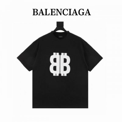 balenciaga 巴黎世家 发泡字母Bb印花短袖 面料采用定织定染全棉平纹布 手感柔软舒适顺滑。工艺采用康丽直喷印花 效果立体 成衣洗水做旧处理。版型宽松百