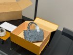 配折叠盒 Size：16*12Cm Lv Speedy Nano 代购渠道 台湾客定面料+五金+ 肩带可以拆卸和调节长短哦！