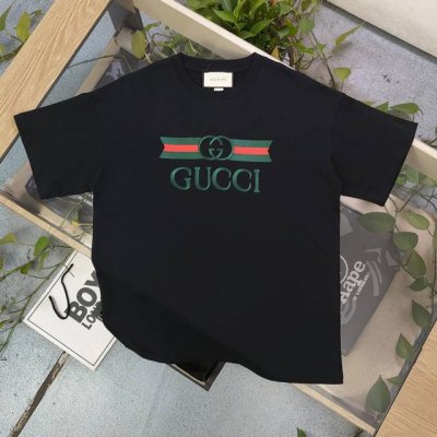 款号：Cx9080 高版本 2025春季新款Gucci古驰经典胸口刺绣腰带字母Logo图案绣花休闲情侣宽松短袖T恤，独一无二的活性环保面料染色，32支双纱精梳纯