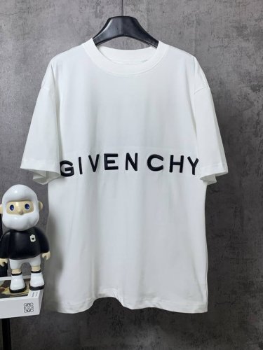 Givenchy*纪梵希 Givenchy*纪梵希字母立体刺绣短袖T恤 -定制260克32支全棉双纱紧密爽滑面料 布面干净 布纹清晰 手感非常细腻扎实 更加力挺