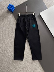 隔天出货 罗意威 Loewe 2025春夏新款松紧带休闲裤 薄款专柜定制面料 透气舒适度高 细节无可挑剔 品牌元素设计理念 体现高品质 手感细腻柔软 不易皱 呈