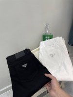 Prad普拉哒新品薄款经典3角标Pd黑白牛仔裤 每季必爆回购百分之百版型巨佳 弹力超好的，透气感强 高端轻奢范 直简微修身裁剪 设计男士通勤百搭牛仔裤 超有型简