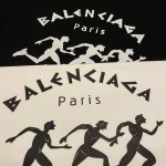 巴黎世家Balenciaga马拉松跑步图案Logo印花宽松圆领情侣款短袖 情侣同款 定织定染一致260G纯棉双纱面料 同缸零色差领口螺纹 四针六线工艺 面料舒适