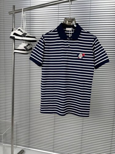 盟可睐Moncler蒙口25夏季新款 男款进口Stoll机织Polo领条纹短袖针织衫 整体极简，细节少而精，很Clean Fit的舒适至上，也很Old Mone