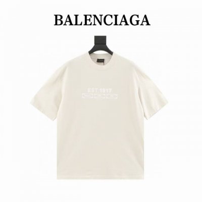 本地自取170 2025 Balenciag@ 新款创始年份 Est.1917 简约时尚印花T恤。以品牌创始年份 1917 为灵感，搭配可乐、3B Sport