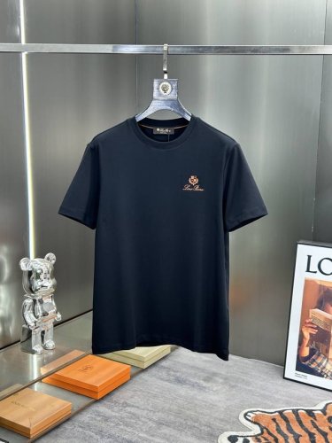 Lp 合身版型 最新最顶级版本刺绣设计短袖，采用进口丝材质 面料细腻舒适柔软透气，亲肤性极佳，胸口经典刺绣Logo工艺精湛，线条流畅，完美搭配，做工极为考究严谨