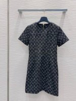 Louis Vuitto* 2025Ss新款 高版出品~超时髦新款丹宁牛仔 酵洗个性色调上身又酷又飒爽 采用定制高品质斜纹棉质水洗牛仔面料，纹理细腻，棉感自然，