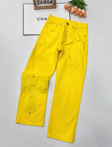 Chrome Hearts Ch克罗心明星同款！范丞丞同款牛仔裤，散发着不羁的个性和独特的魅力。每一处磨损和破洞都是精心设计，呈现出一种独特的艺术感。选用进口牛