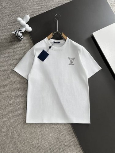 louis Vuitton* 2025春夏款上新 原高版本 驴家Lv 面料采用260克高密度纯棉 不变形 不缩水 工艺介绍：双线走位 前后进口万针精密梵文刺绣