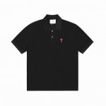 Ami Paris 经典小红爱心刺绣情侣翻领短袖Polo衫 品牌名称中的“Ami〞即是法语的“朋友”，而设计师亦通过与街拍模特以及个人好友的合作，传递出乐善好交