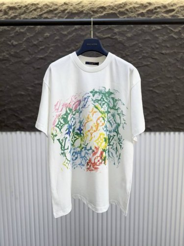 款号V015 lv蜡笔涂鸦直喷短袖T恤 定制280克全棉双纱硬挺面料 布面干净 布纹清晰 手感非常细腻扎实 更加力挺 舒适透气不易变形不易褶皱 1 1索罗娜螺纹