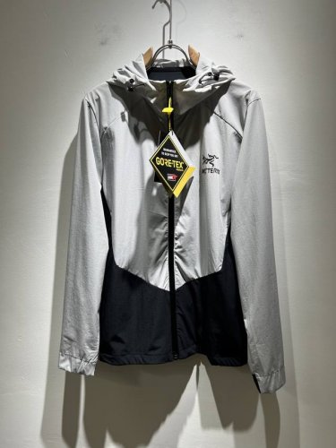 Arcter*X始*祖鸟 2025春夏新款男女同款防晒衣夹克外套，户外品牌可能大家第一想到的就是加拿大鹅、始祖鸟。给人一种标签试的感觉！除了在款式设计上颇有造诣