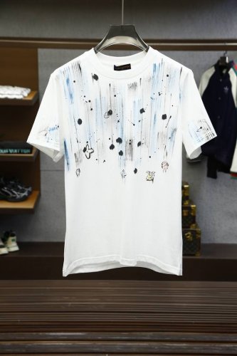 lv-2025夏装新款男女同款短袖T恤，！定制专属皮马棉面料，定制原版工艺螺纹，胸前重工字母Logo工艺设计！简约大方，从容百搭，档次极高，完美融入时尚还有风情
