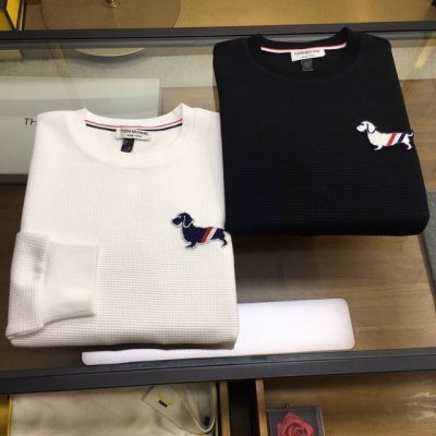 新品卫衣卫衣 T.B 年后 独家爆款火爆Tb 动物狗狗卫衣系列 独家定制绗缝棉格仔加厚面料，舒适保暖，深秋初冬时尚必备重工艺顶级进口绣花可爱小狗狗，精美色彩，生