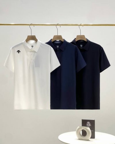 Descente迪桑特 Dualis 系列都市通勤男士无痕压胶速干短袖polo衫。 采用速干面料，清爽透气，让你在炎炎夏日中保持舒适。高级感的设计，让你在众多场