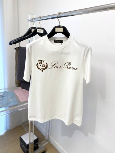 lp、2025最新款短袖T恤，帅气时尚，胸口顶级印胶字母图案Logo，简约百搭款。面料棉 不仅挺括，保持潮流的廓形，又穿着舒适，纱织更细腻，码数M-3Xl