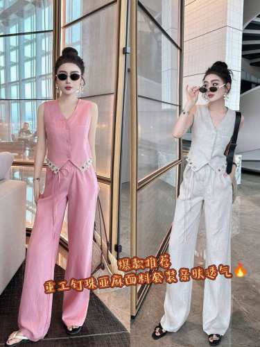 连衣裙 粉色 杏色S~Xl 4个码 2025新款上新重工钉珠亚麻面料轻熟风V领马甲背心+阔腿裤两件套装 简约大气上档次 优雅干练~ ~ 上身效果很好 超级显瘦