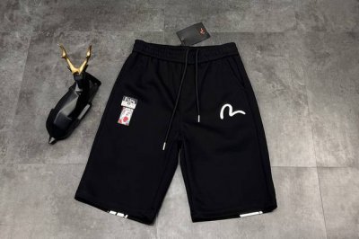 新款短裤上新2025Ss 夏季新品 Evisu 福神短裤 解锁街头潮酷新高度福神 Evisu 又带着它的时尚力作来炸街啦！这条短裤，绝对是潮人必备的时尚单品~