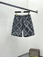 巴宝莉 三标齐全 2025夏季新款男士休闲短裤，高级定制面料透气面料 透气弹力舒适度极高，细节无可挑剔，顶级辅料配备，原版Logo设计理念，手感细腻柔软！上身版