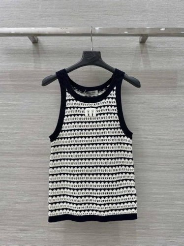 独家首发 原单品质Miu系穿搭，25春夏新品！夏威夷度假 高级黑白拼色镂空钩织针织背心小上衣！手钩重工艺定制！认准我家！白富美必入神器！万能百搭版型超显瘦！定位