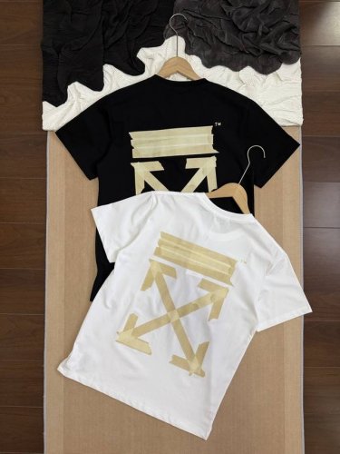off-White 烫金胶带箭头 高街宽松圆领短袖T恤 面料 240克定制高密度纯棉面料 工艺: 整件衣服采用精密压花 三针五线工艺立体有质感保证与Zp原版一致