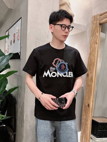 moncler 蒙口独家专供新款原单男士休闲短袖 高端定制 高版本 时尚百搭爆款进口面料 手感超柔软细腻 穿着亲肤舒适 高端精品 代工厂P精细做工 上身非常赞